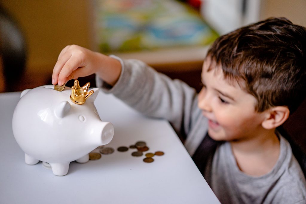 aprende-finanzas-enseñar-sobre-dinero-niños